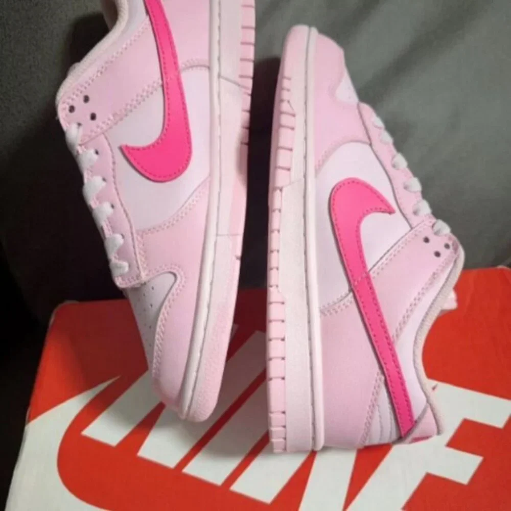 Women's Nike dunk low Triple pink